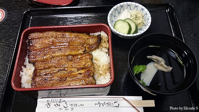 浅草つるやの鰻重　本当は関西風が好きなのだが、美味しかった