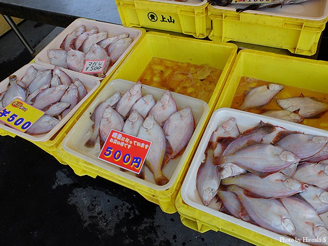 例年だと鮮魚はまだ早い場合も多いのだが、カレイ類とソイが売られていた。